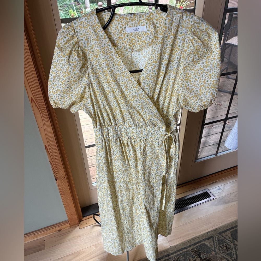 Vera Unique Floral Short Sleeve Wraparound Tie Soft Yellow Midi‎ Sz. S Dress